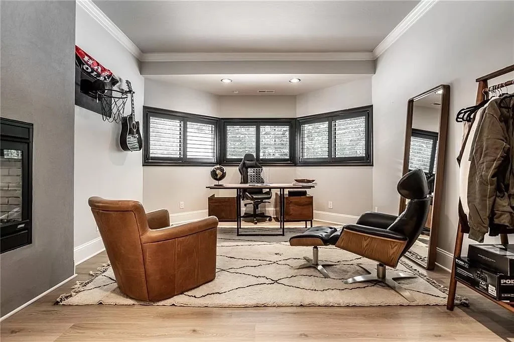 Holiday home — basement home office