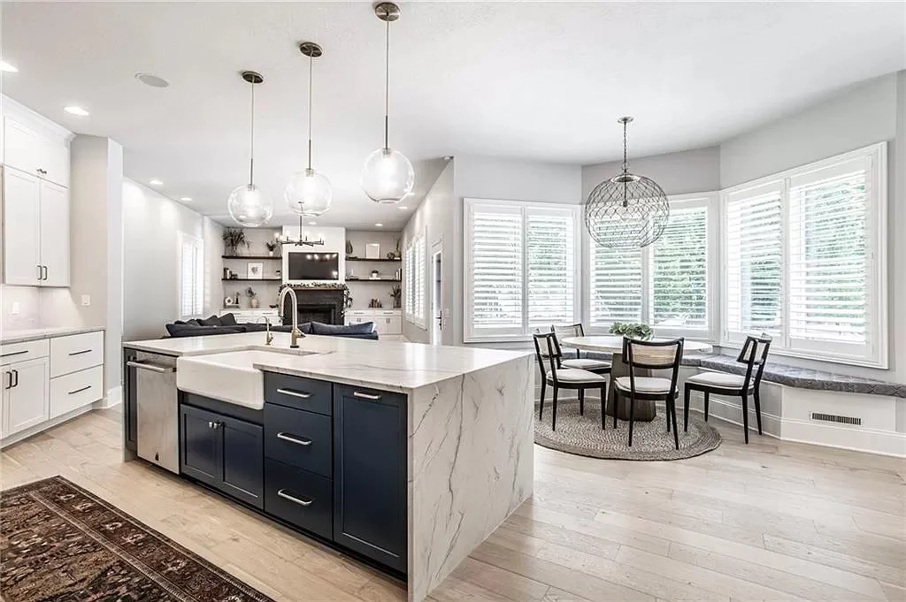 Holiday home — kitchen wide view