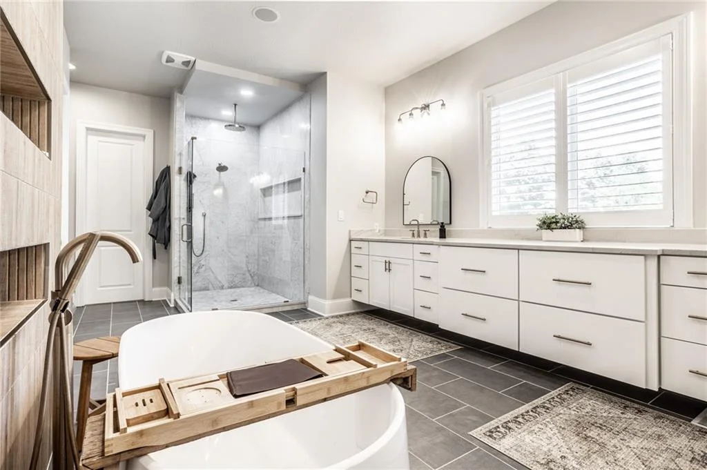 Holiday home — main bath detail